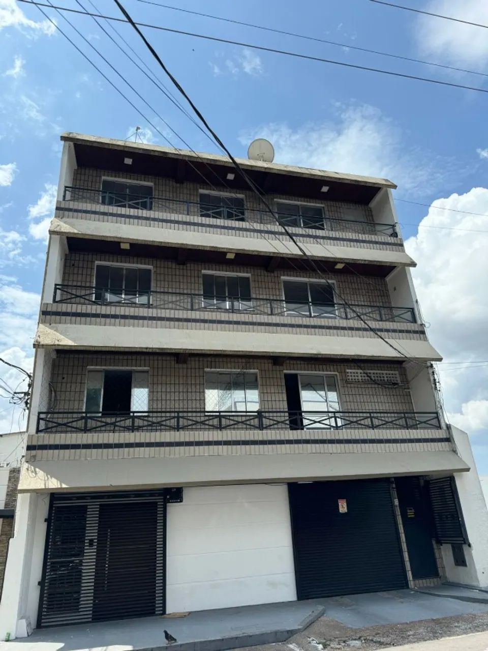 Prédio Comercial 3 Pisos c/ 9 Salas proximo a Djalma Batista 