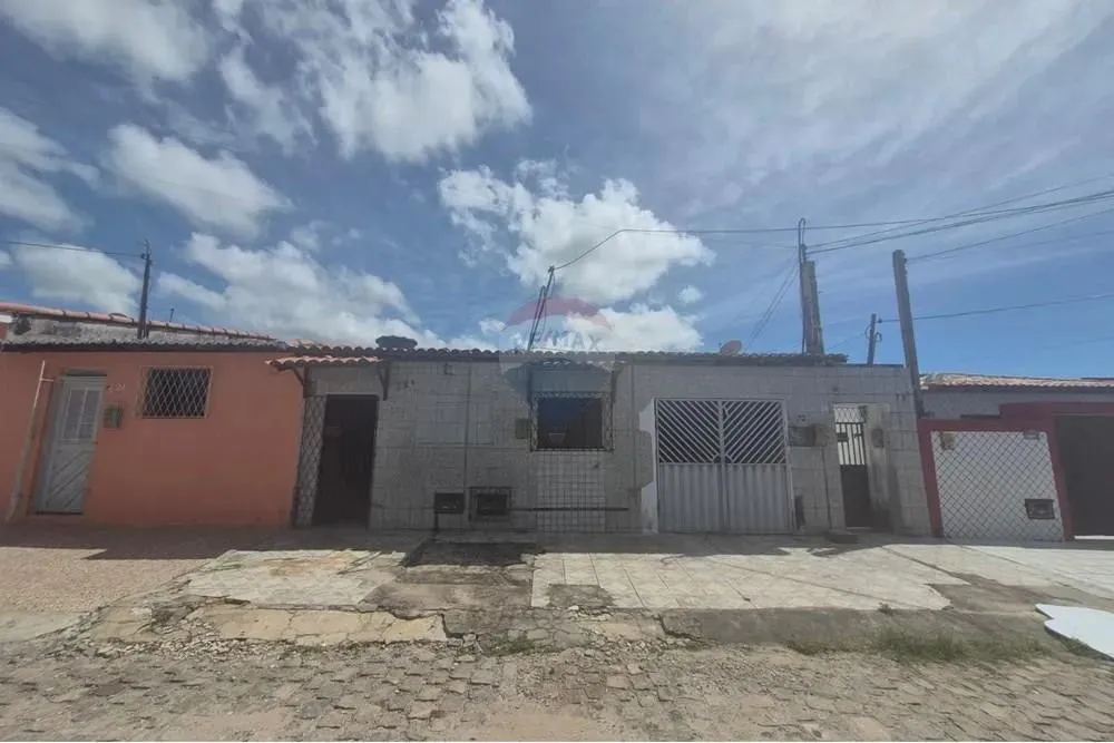 À venda - Casa - bairro Potengi - Conj. Habitacional Santarém - A vista