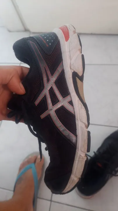 Tênis Asics Preto original 41 apertado calça melhor 40