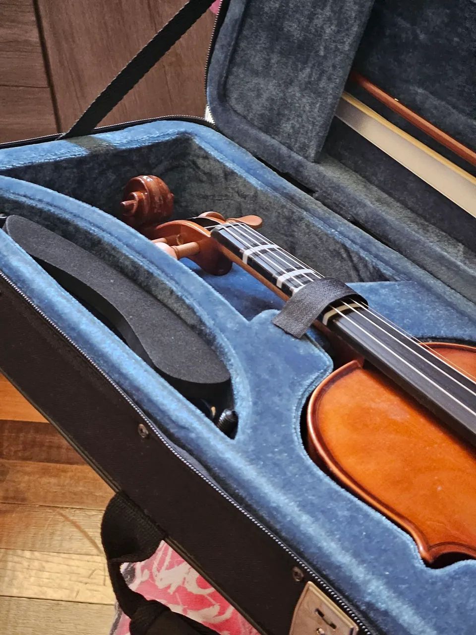 Complete Violin with Bow and Case64298736058498122