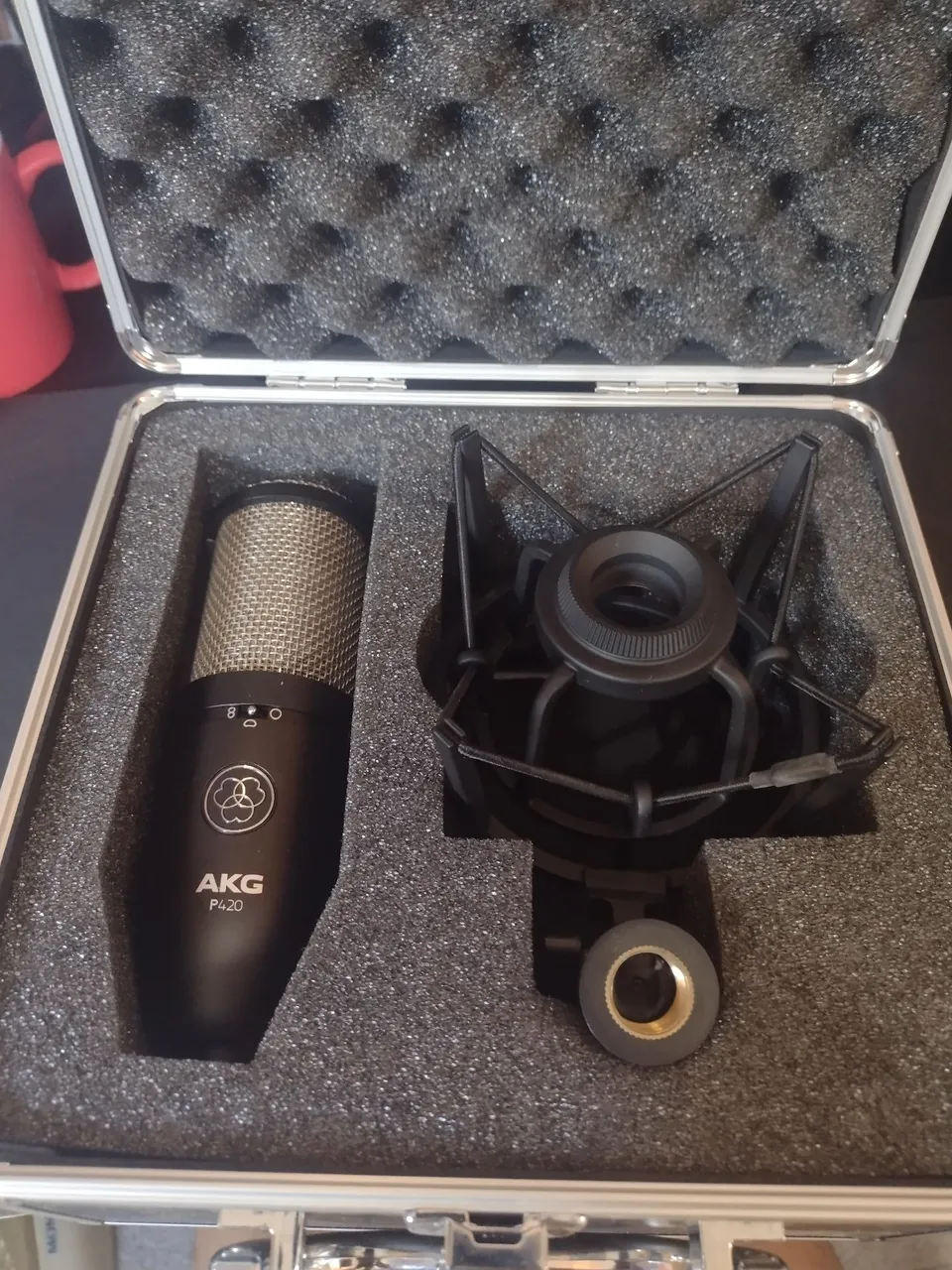 Microfone AKG P420 Condensador Profissional