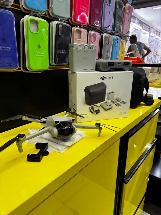 Drone DJI Mini 3 - SEMI NOVO - Fly More Combo - Foto 4