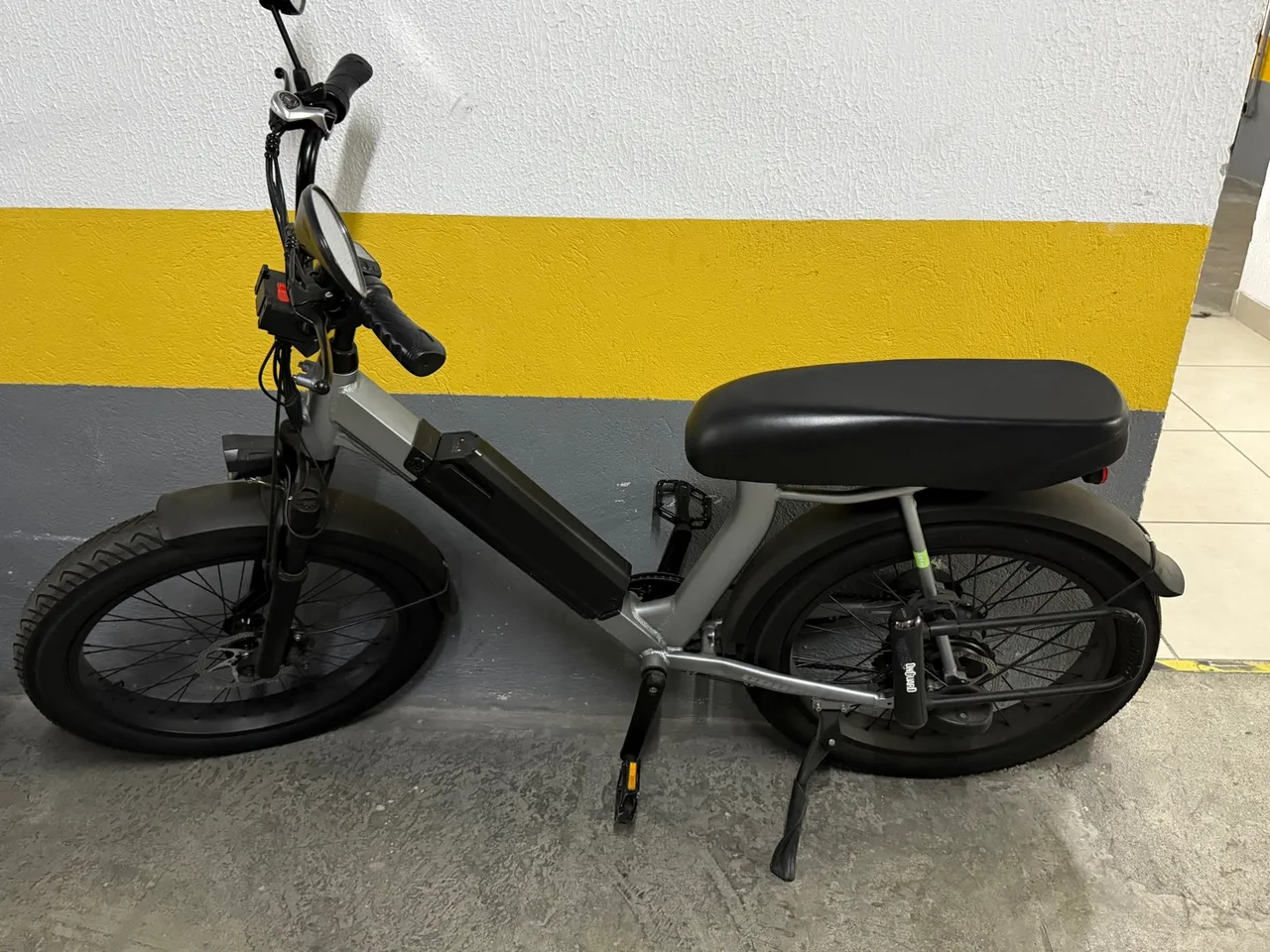 Lev Bike Cruiser Plus + Cesta Nylon Removível + Cadeado