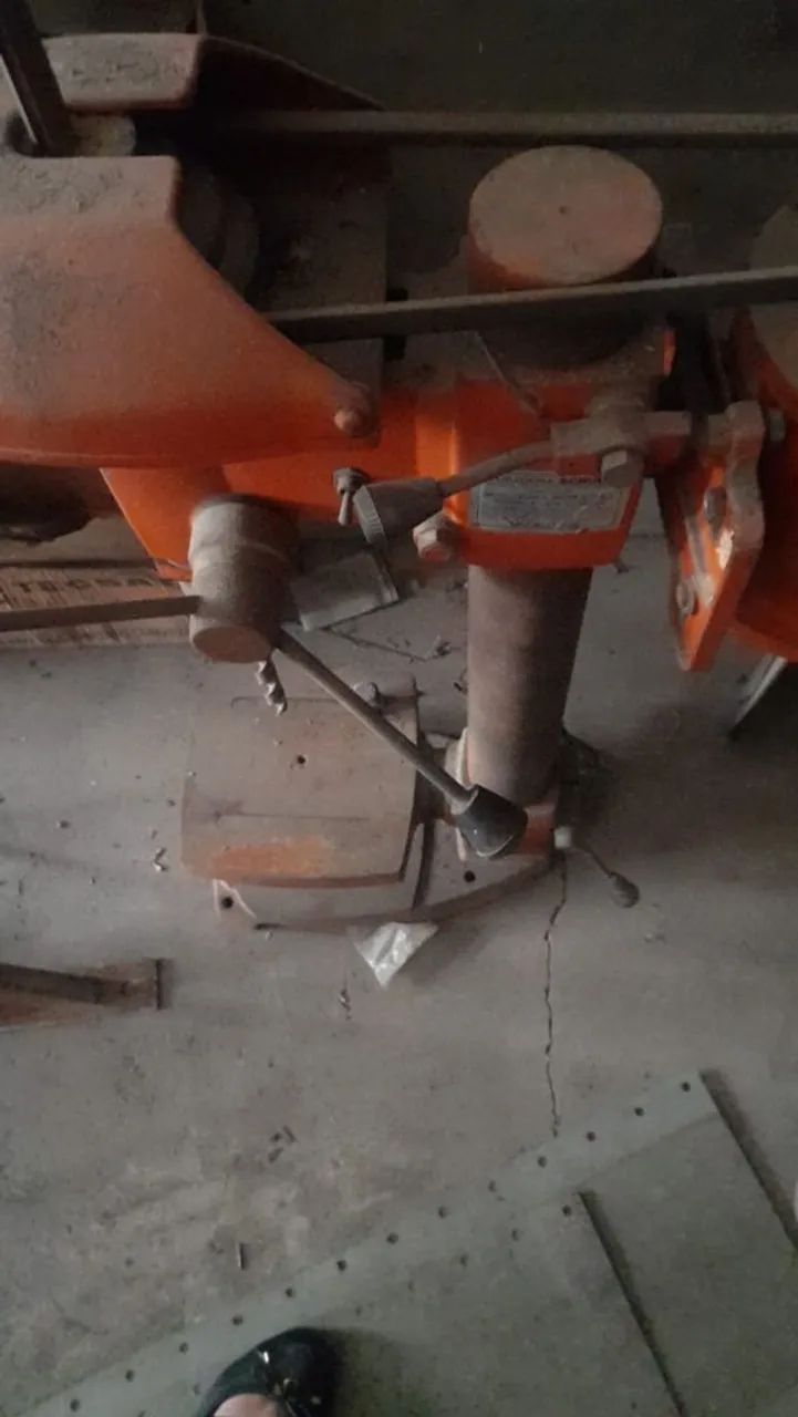 Furadeira de bancada industrial