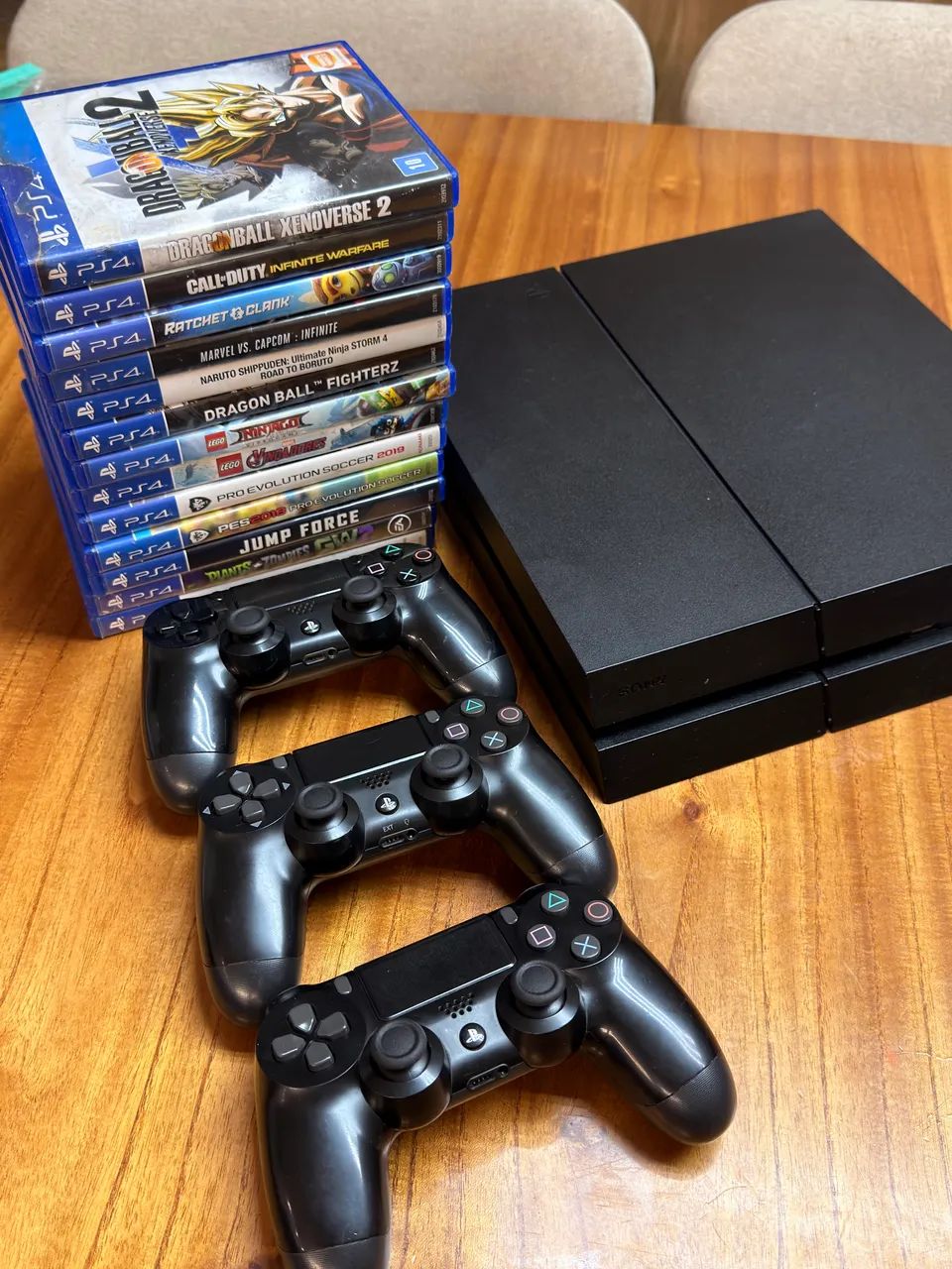 PlayStation 4 + Jogos + 3 Controles
