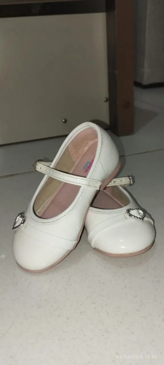 Sapatilha molekinha infantil branca com detalhes