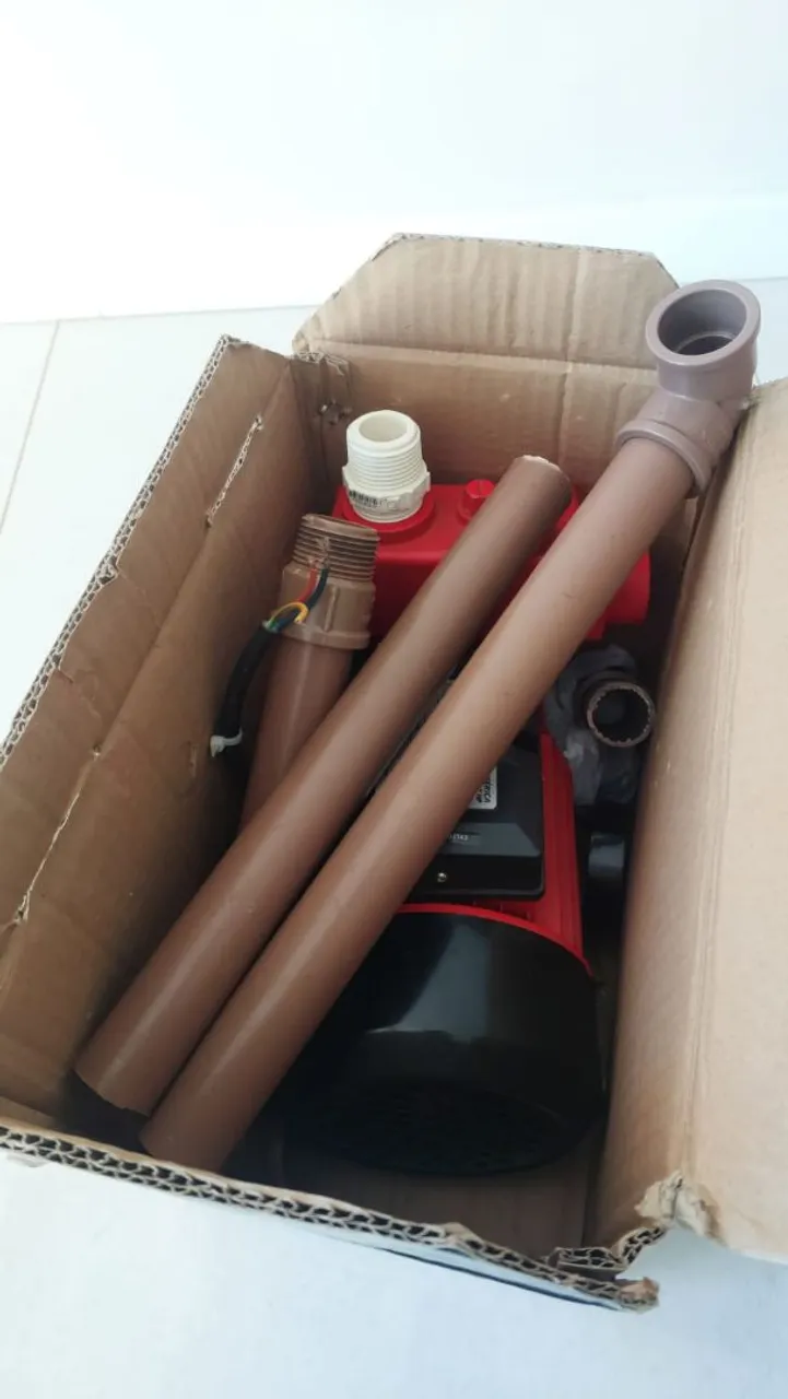 Bomba d'água com tubos