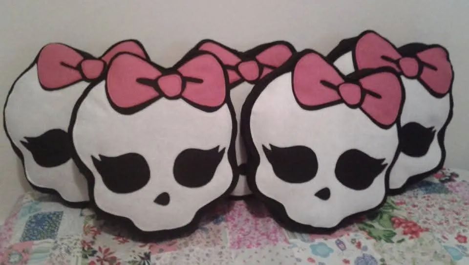 ALMOFADA SKULETE MONSTER HIGH ARTESANAL 
