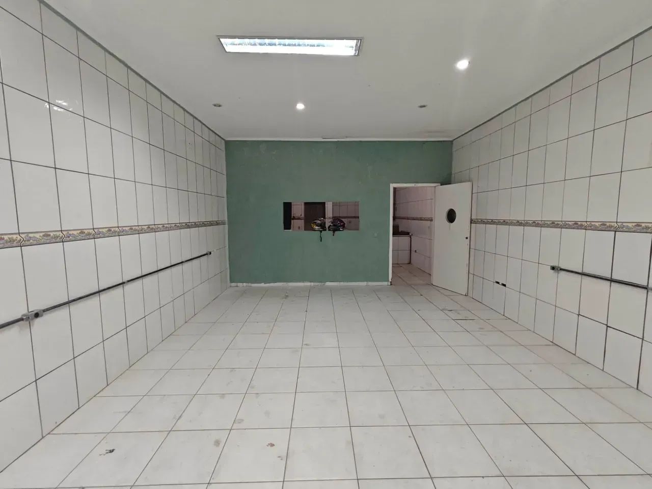 Locação salão comercial 90mts² no Recanto das Rosas
