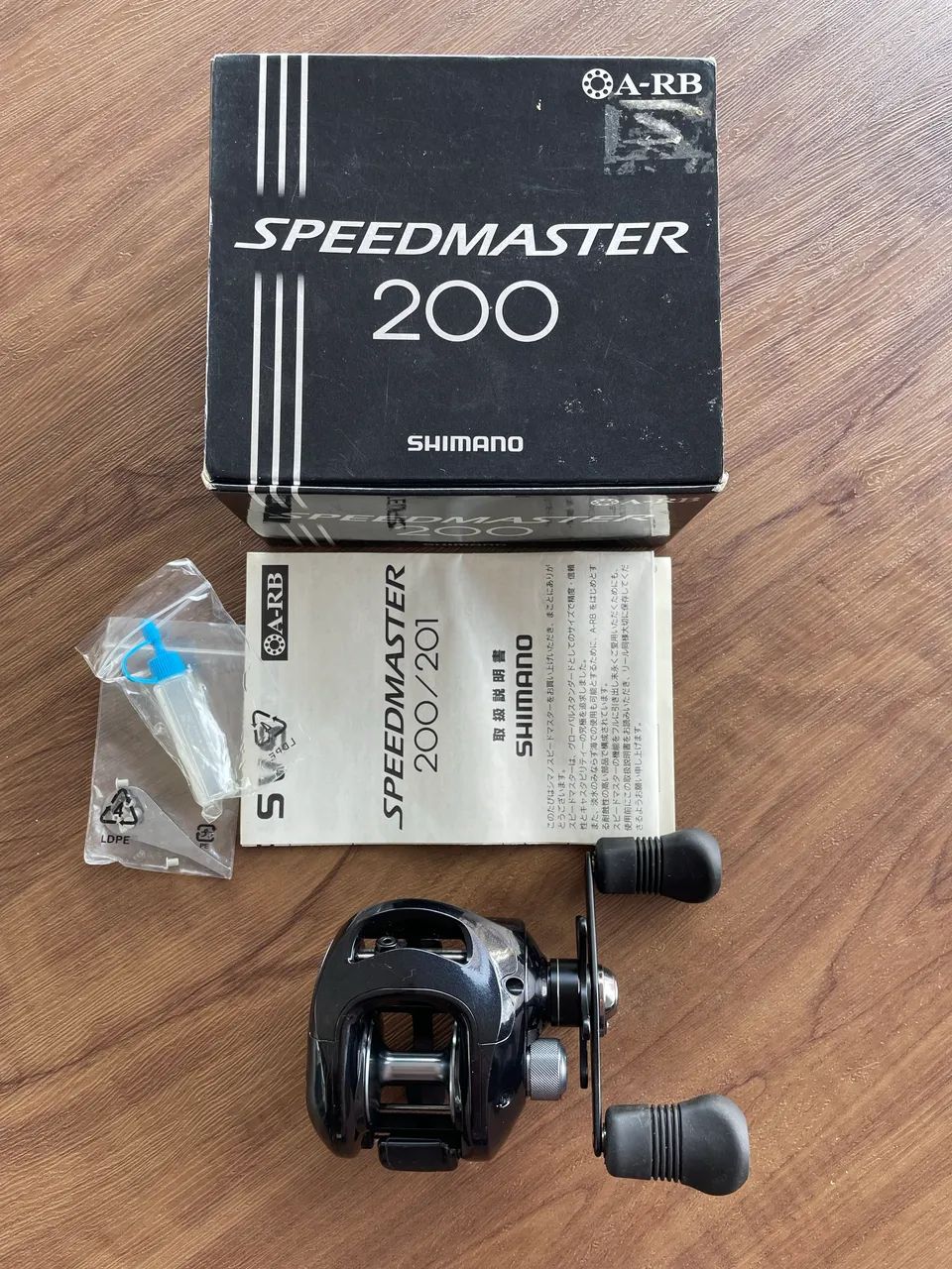 Carretilha de pesca Shimano Speedmaster 200 lado direito