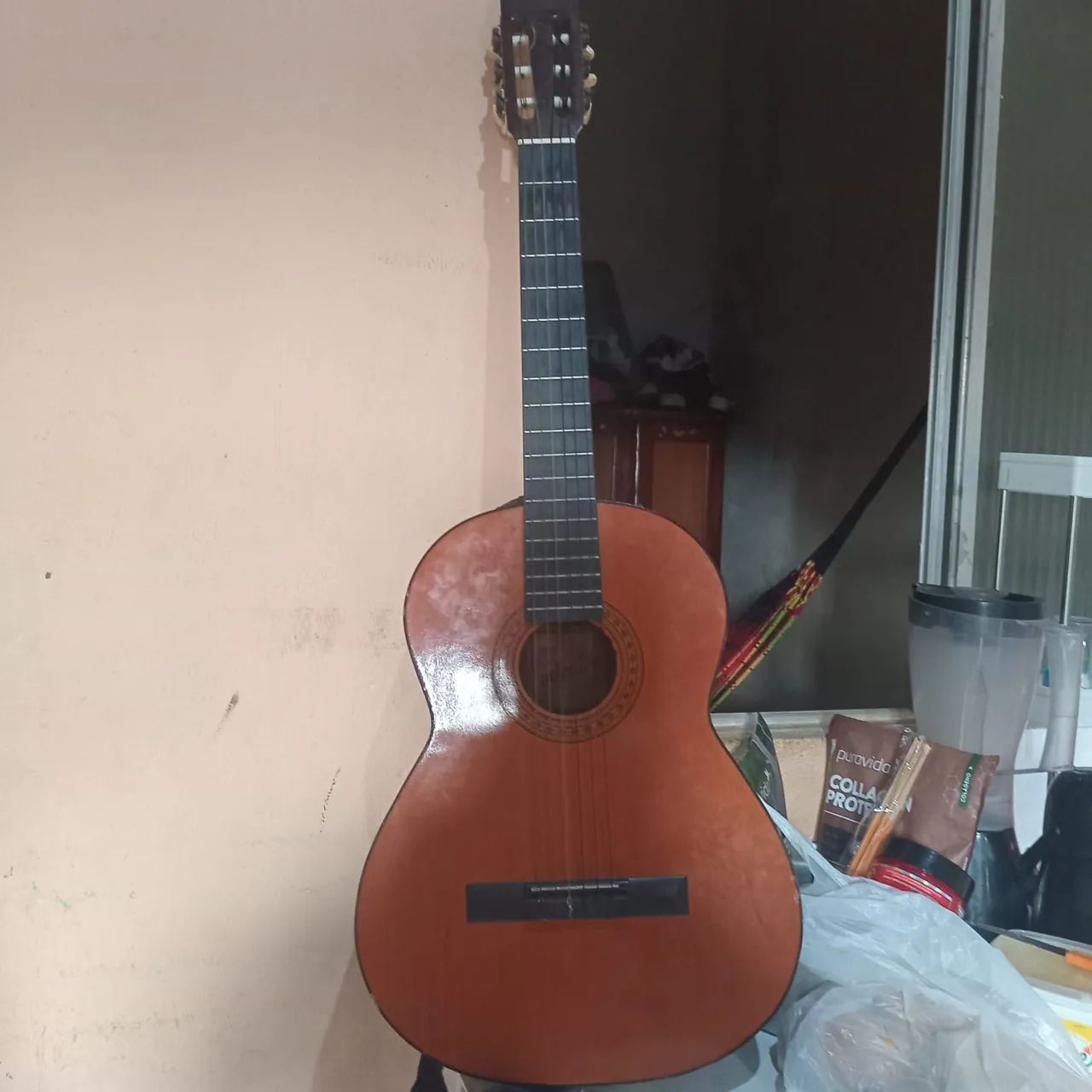 Vende se esse violão 