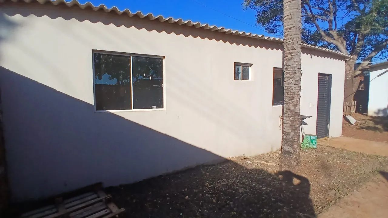 Casa de dois cômodos grandes (Kitnet)