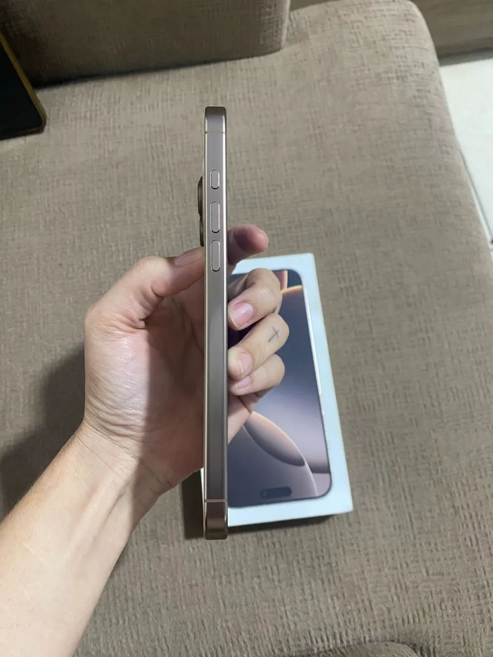 iPhone 16 Pro Max 256 top  - Foto 3