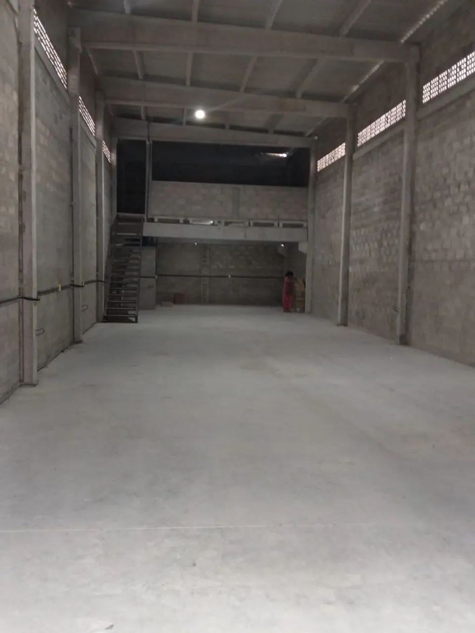 Aluga se galpão com ótima localização  - Foto 2
