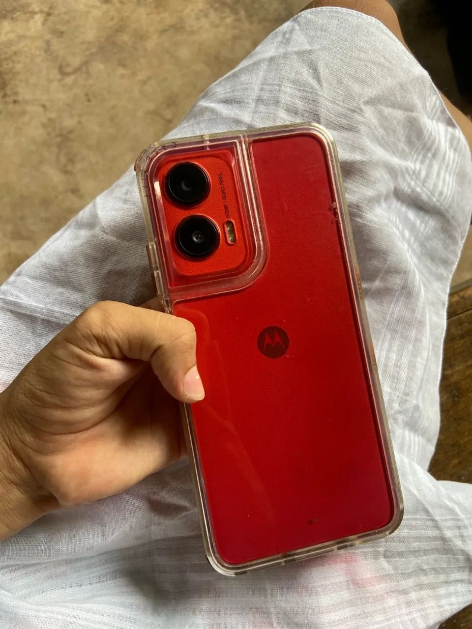 Celular moto G35 na cor coral 