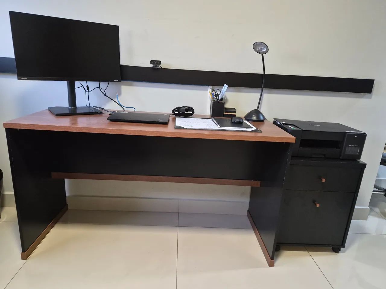 Mesa de Escritório e gaveteiro 