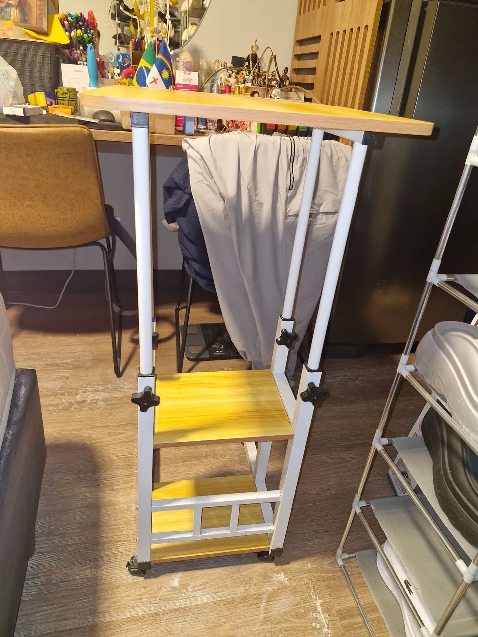 Mesa para notebook e mini estante - Foto 4