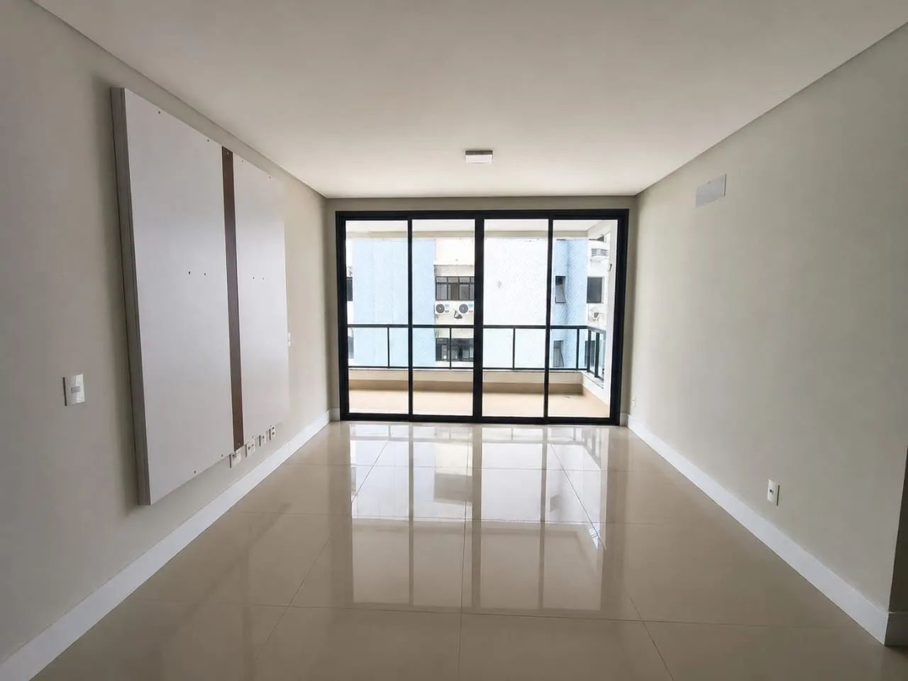 Apartamento 3 quartos semi mobiliado na Agronômica - Foto 2