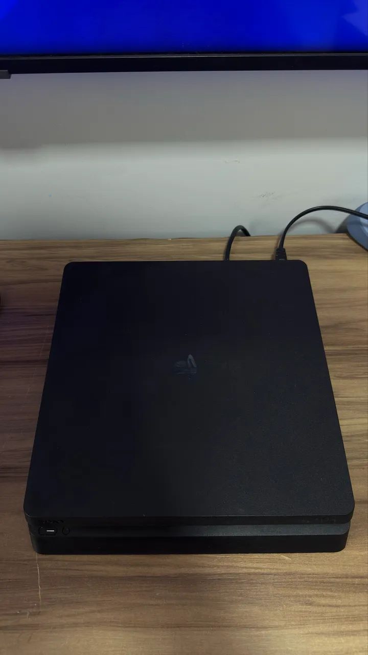 PlayStation 4 com controle  