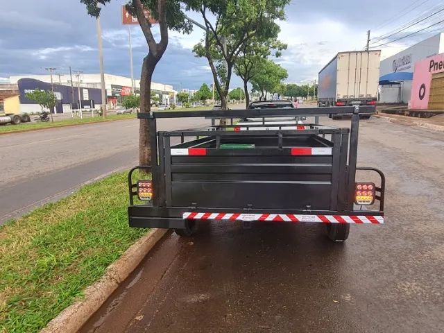 "Carreta comprimento  2.50 de  mt por 1,50 Largura mplacamento $ 9800 somente essa semana" - Foto 4