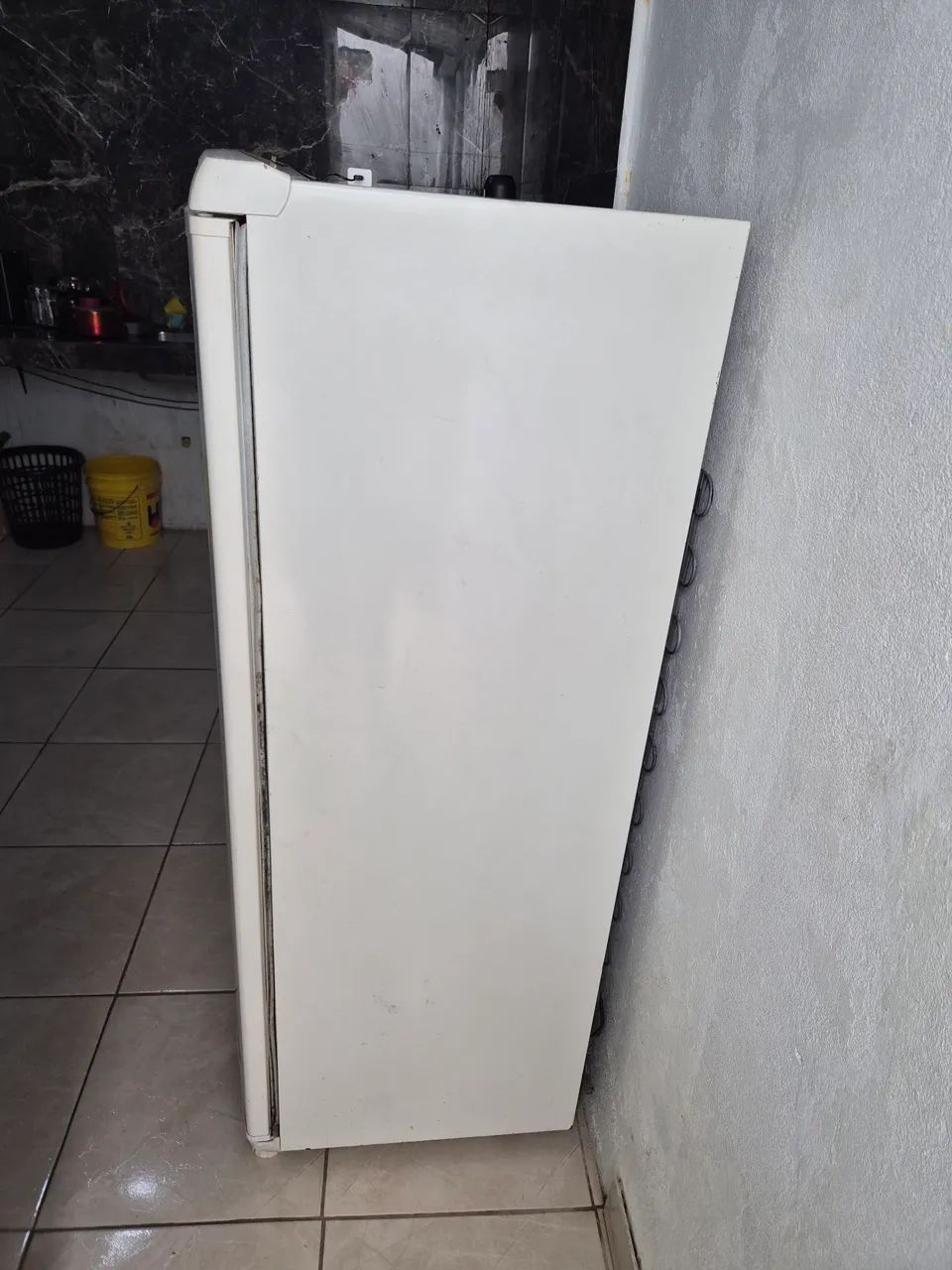 Vendo geladeira quebra galho. - Foto 5