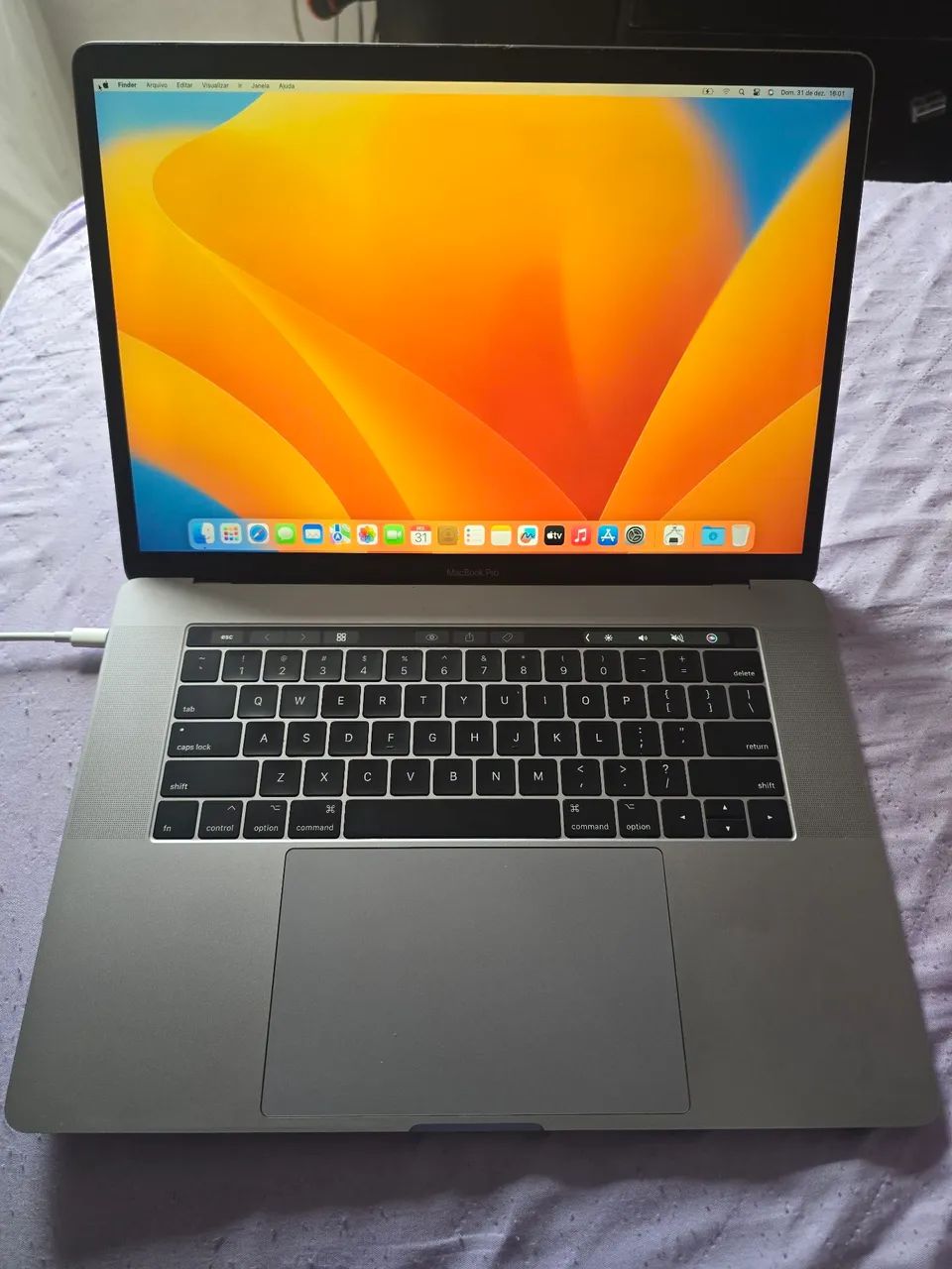 Apple macbook pro touchbar 15 polegadas ano 2017 A1707 i7 16gb