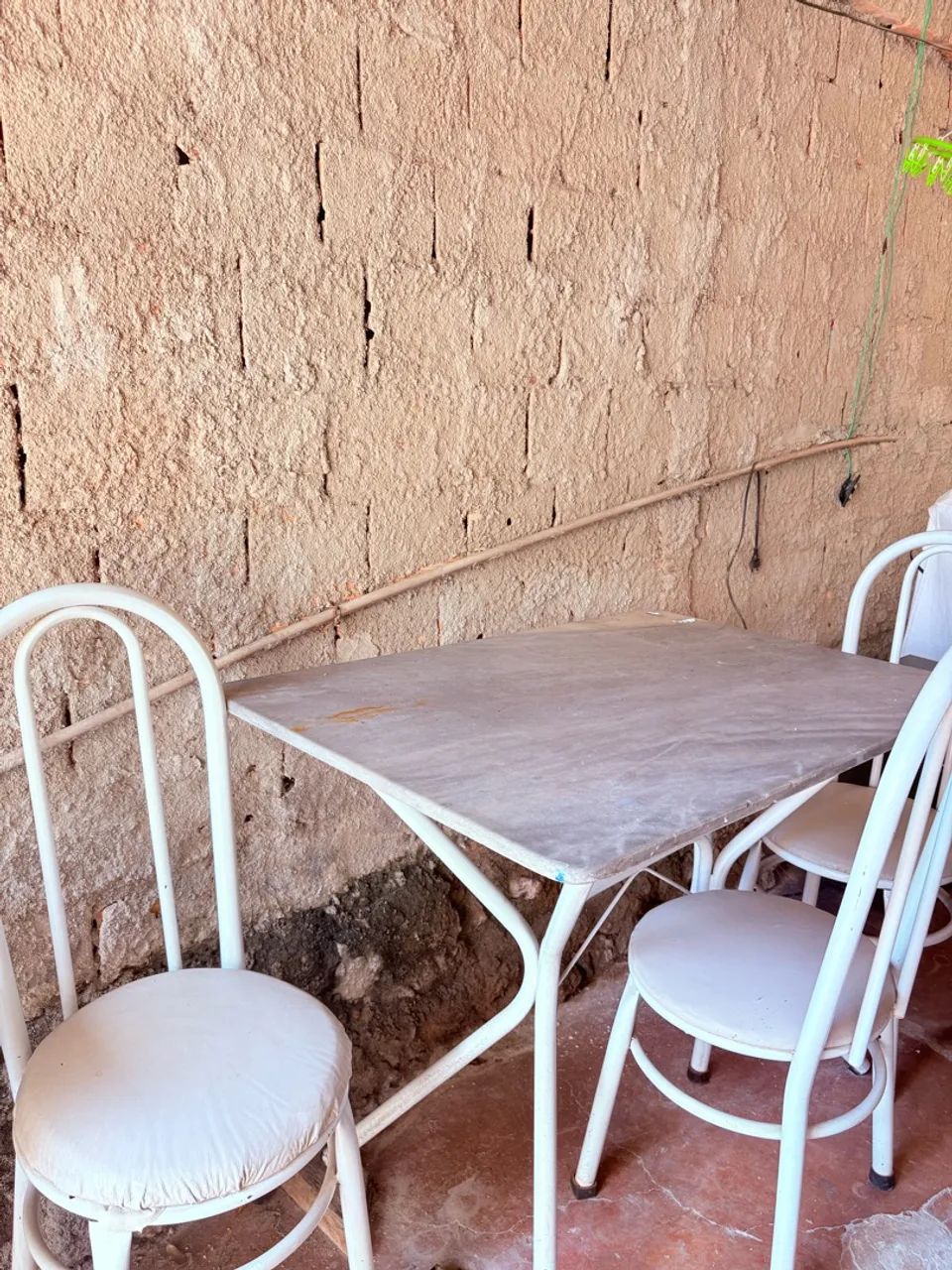 Mesa com 4 cadeiras 