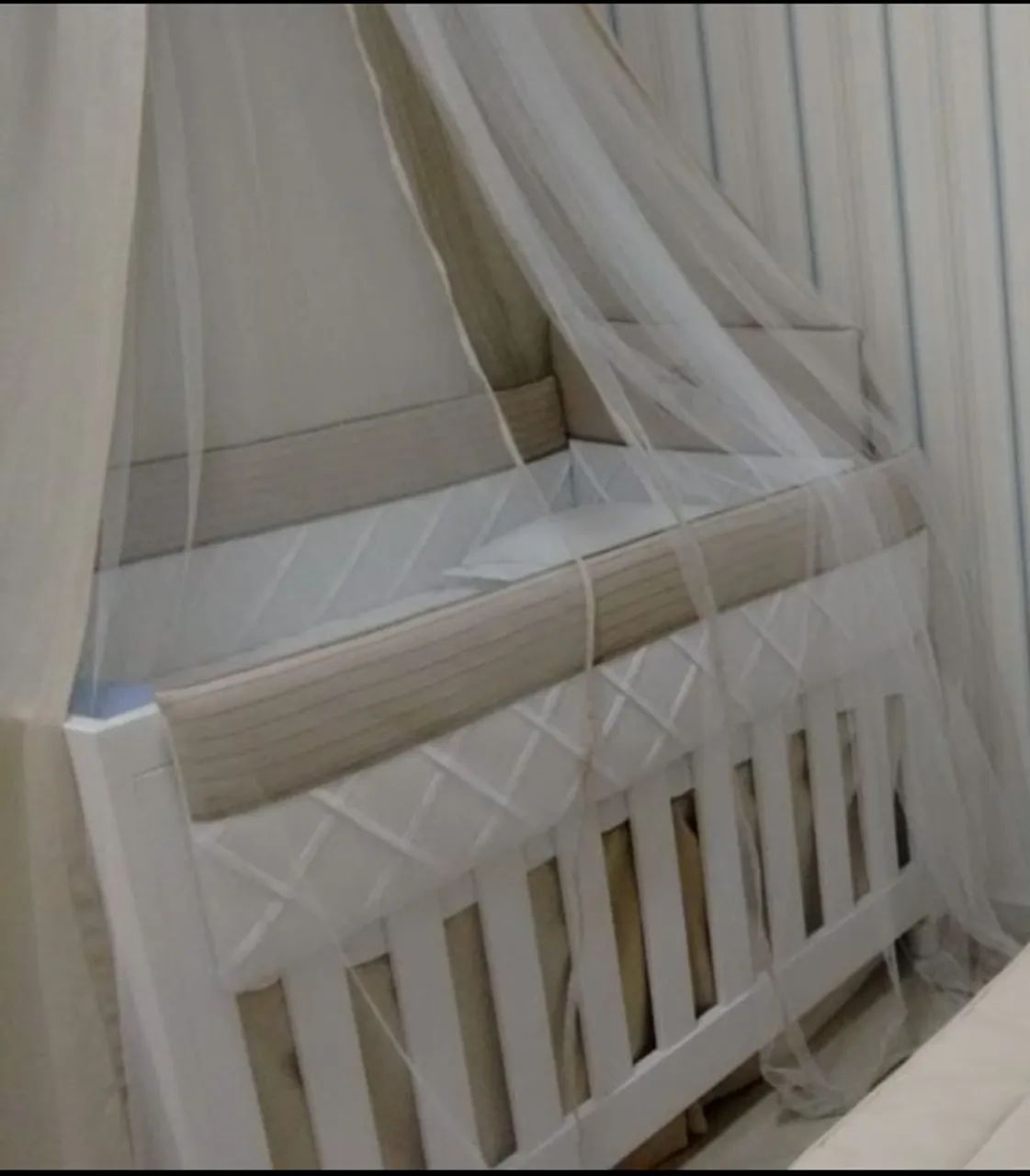 Kit protetor de berço, mosquiteiro com dossel, saia para o berço, colcha, lençol,