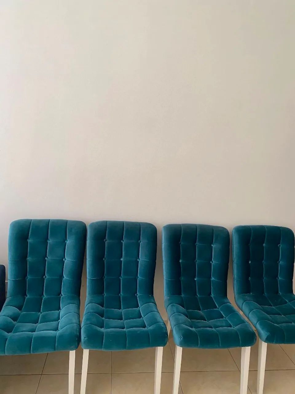 Conjunto 8 Cadeiras de Madeira com Estofado em Veludo Azul - Foto 3