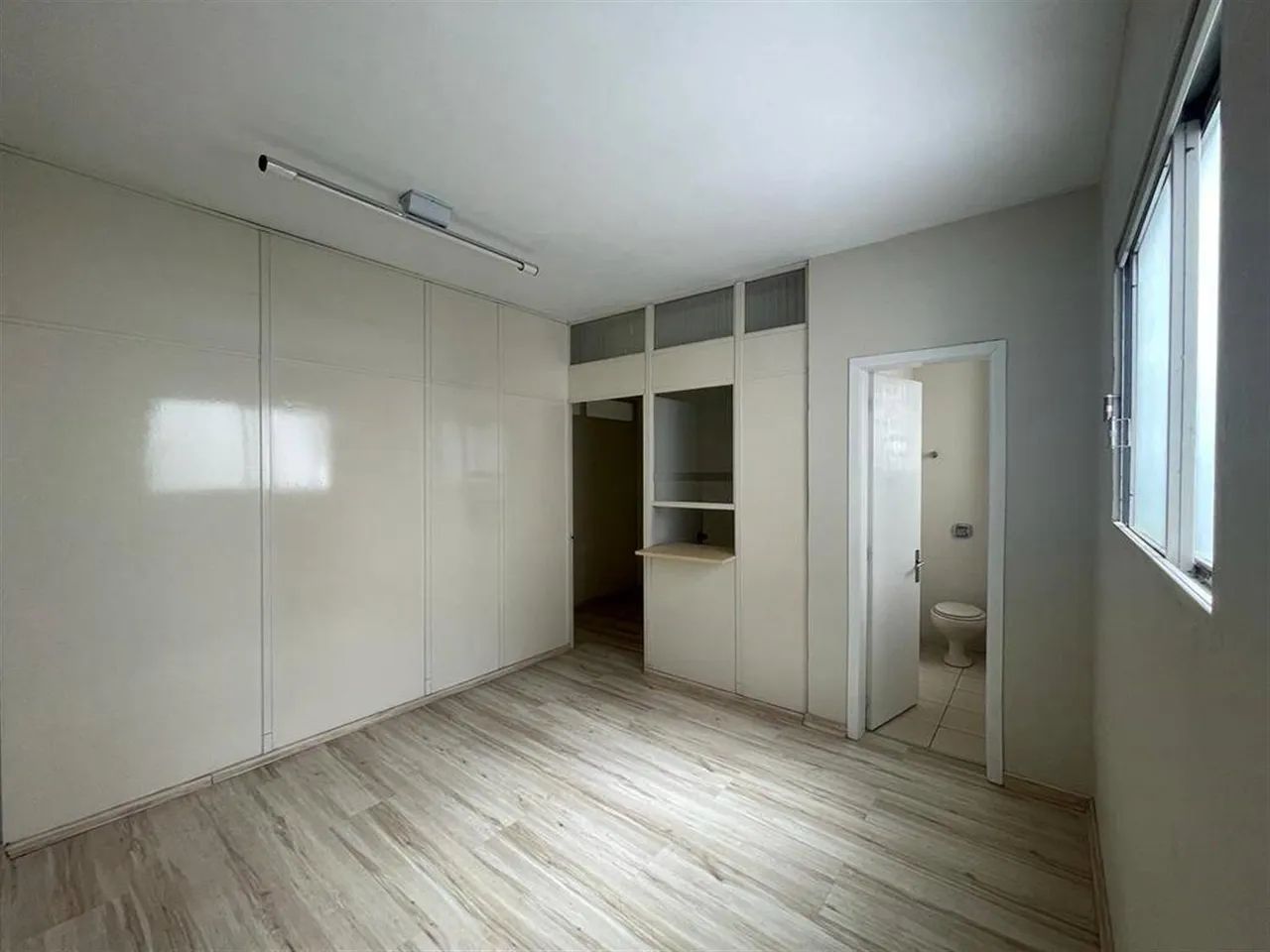 SALA COMERCIAL PARA LOCAÇÃO E VENDA NO BAIRRO CENTRO - Foto 5