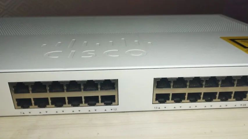 CISCO CBS250-24T-4G - Foto 3