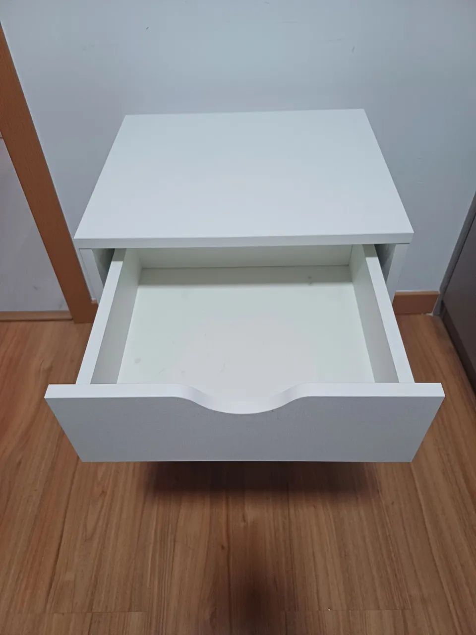 Mesa de cabeceira Tok&Stok branca com gaveta - Foto 2
