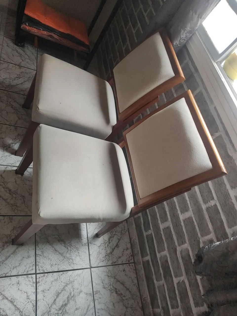 Mesa maciça com 6 cadeiras - Foto 3