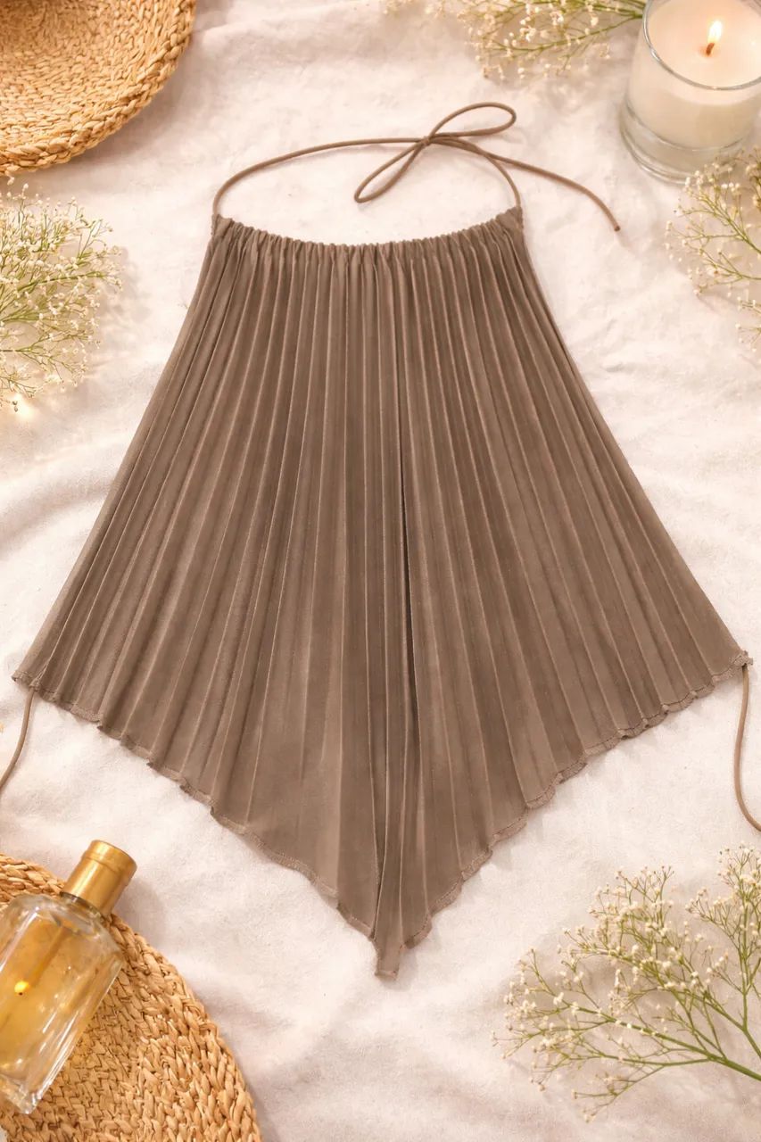 blusa triangular plissada preta e bege