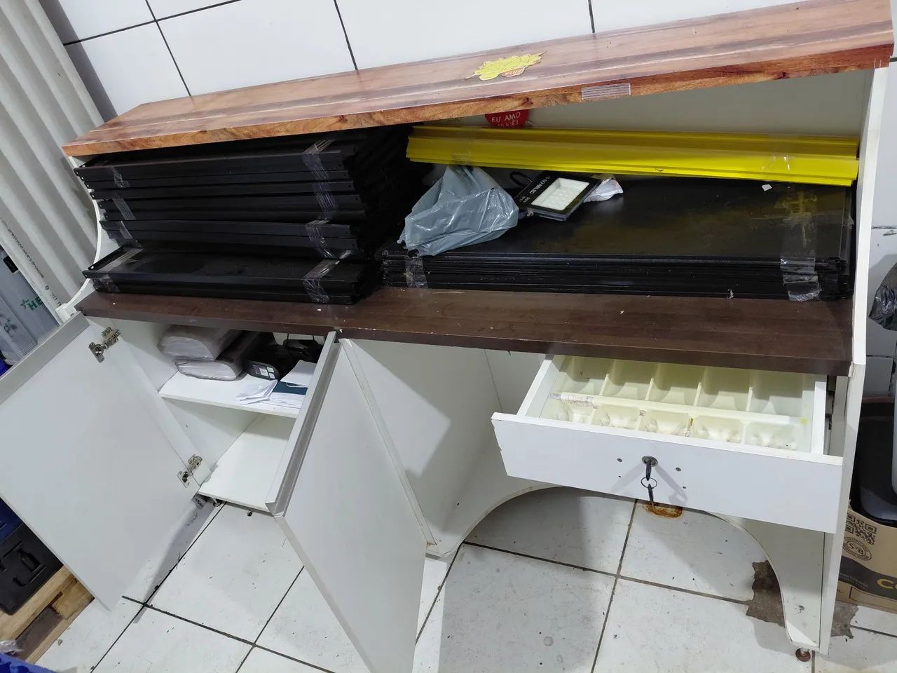 Vendo balcão, para conveniências.