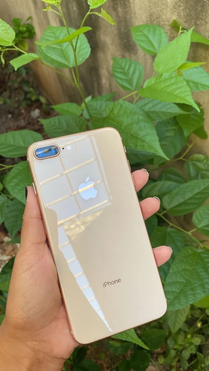 iPhone 8 vender logo 