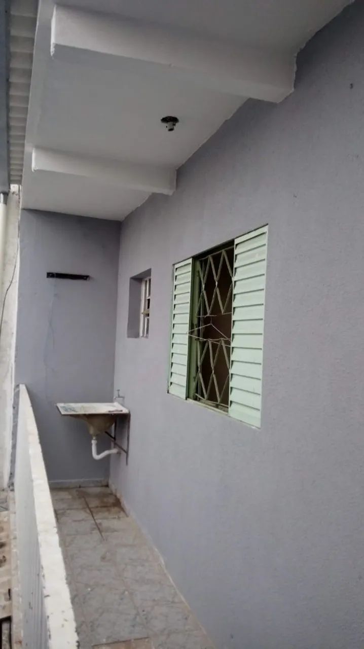 Alugo casa 2 cômodos - Foto 2