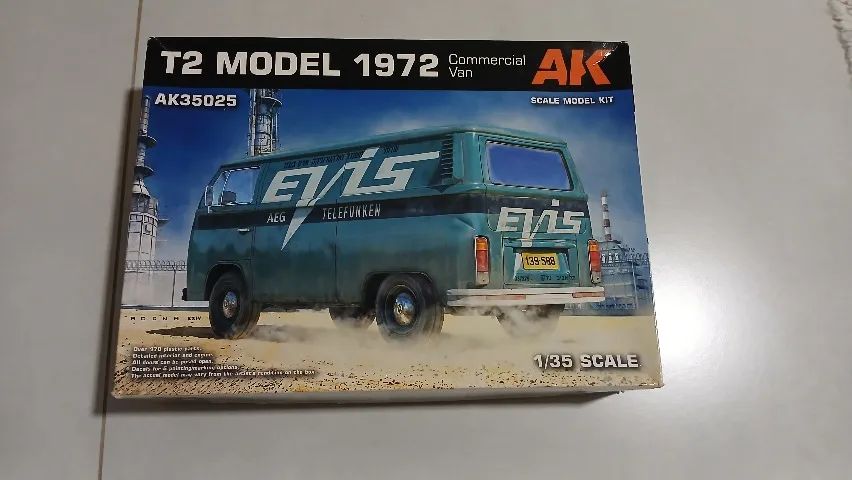 Kit de plastimodelismo em escala 1/35 do AK Interactive T2 Model 1972 Commercial Van