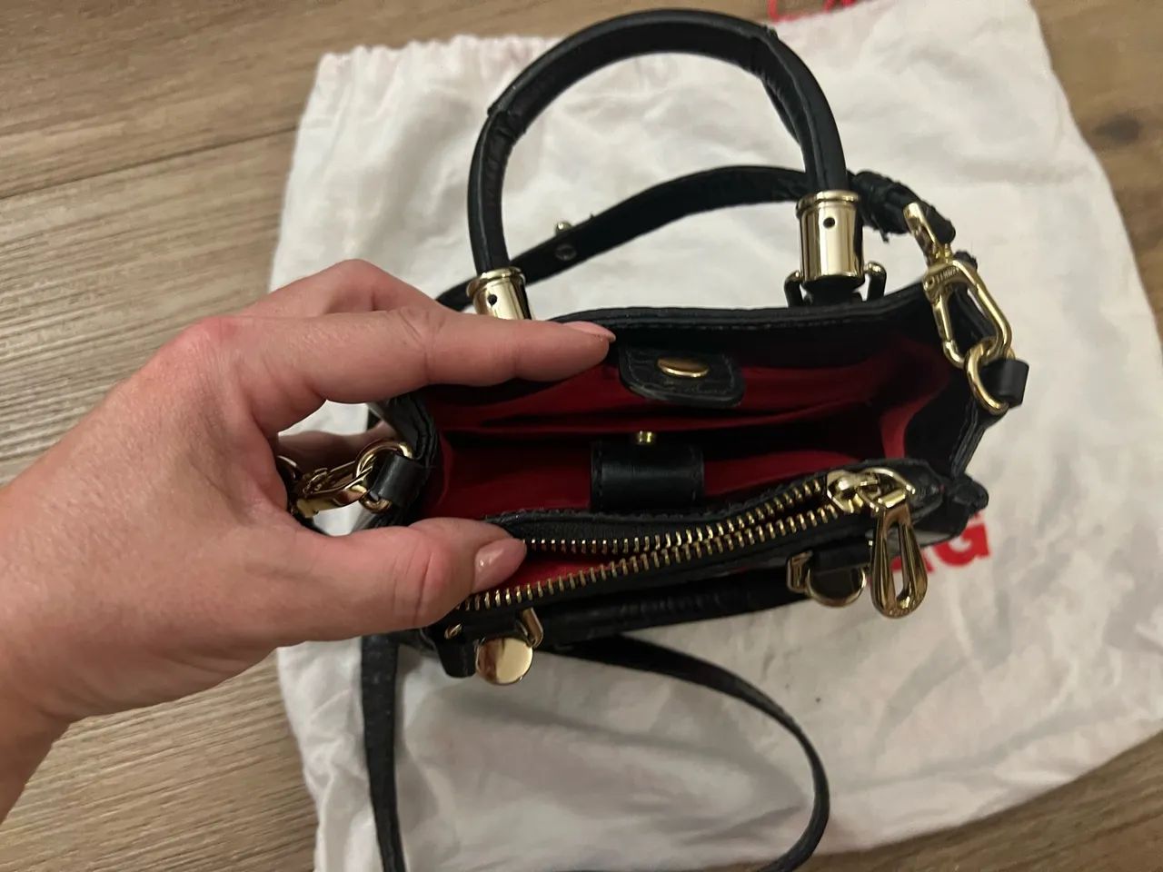 Mini Bolsa Schutz Couro Legítimo Croco Preta - Impecável - Foto 3