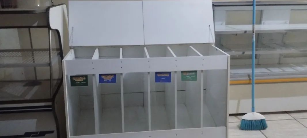 Balcão para ração ótimo estado 