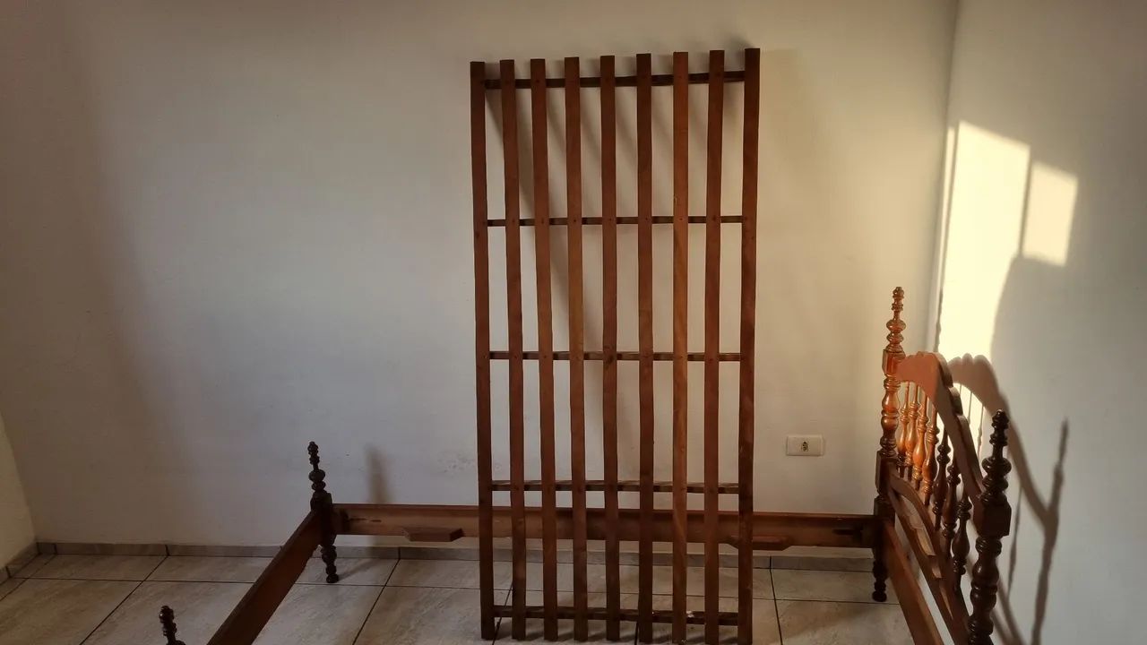 Cama de Solteiro e Colchão Semi Novo - Foto 2
