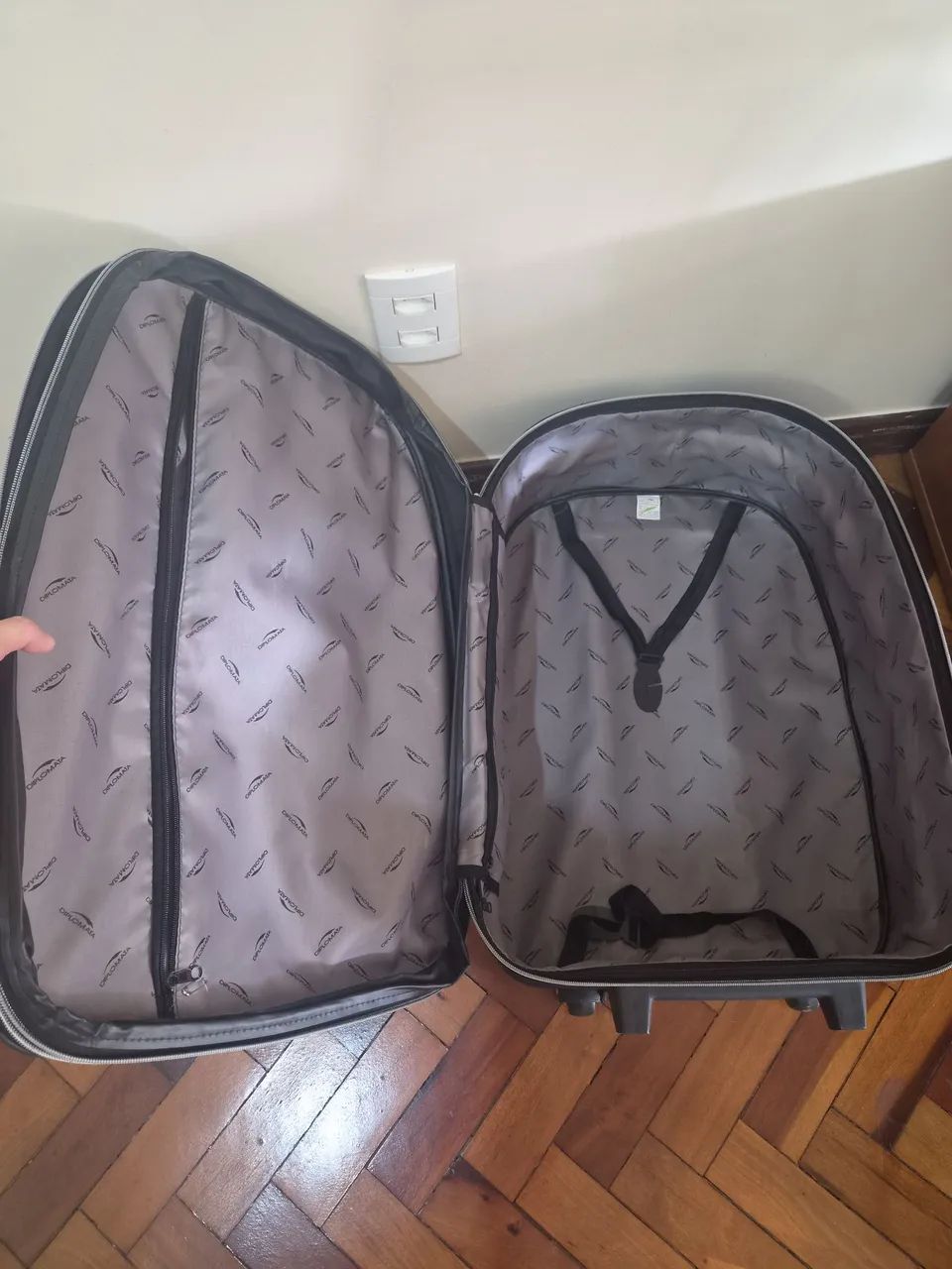 Mala preta 2 rodinhas grande 23kg - Foto 4
