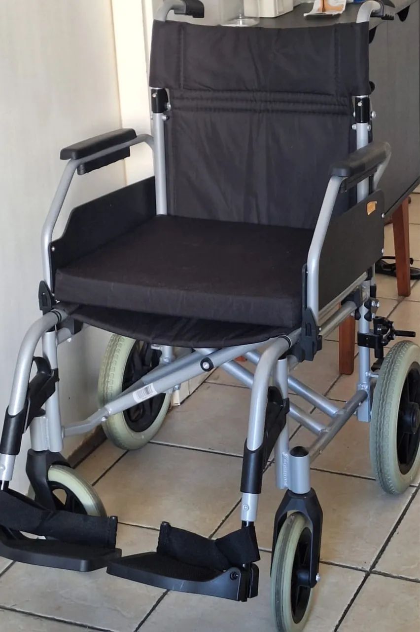 Cadeira de rodas - Foto 4