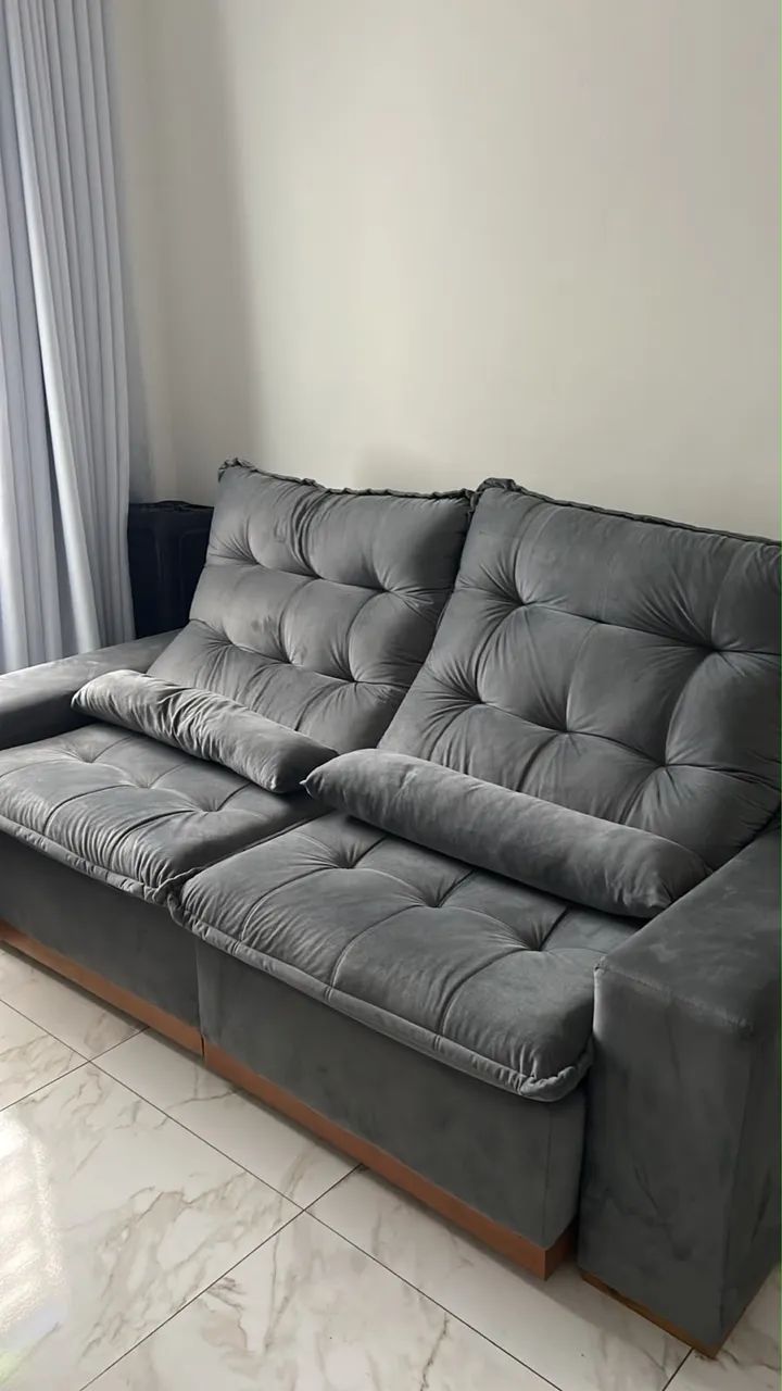 Sofá retrátil cinza