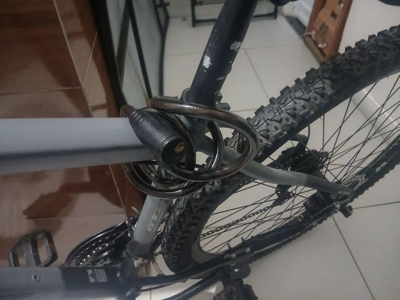 Bicicleta Aro 29 cinza GTI 800,00 pra vender logo - Foto 5