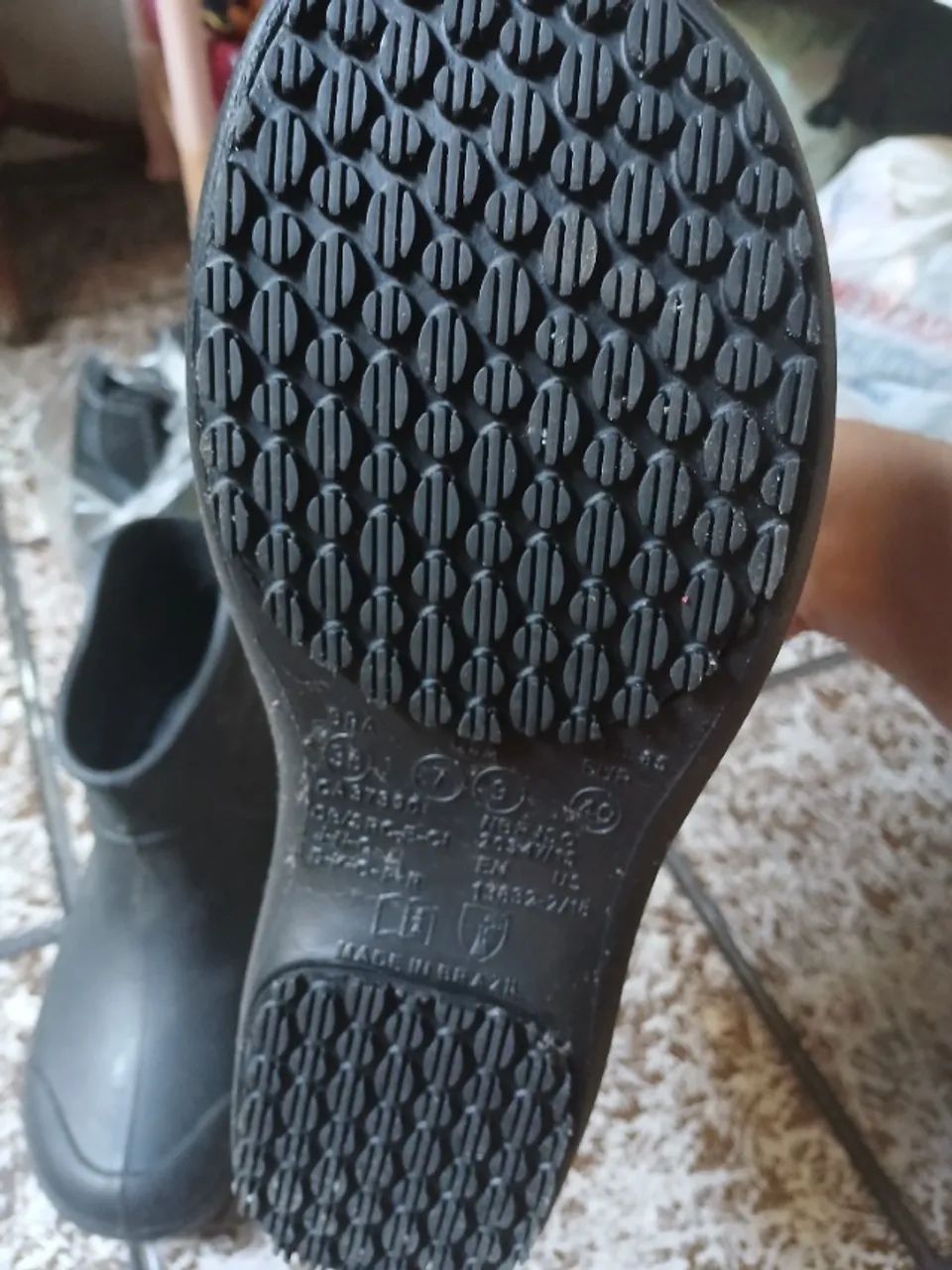 Duas botas novas tamanhos 38 e 40 - Foto 2