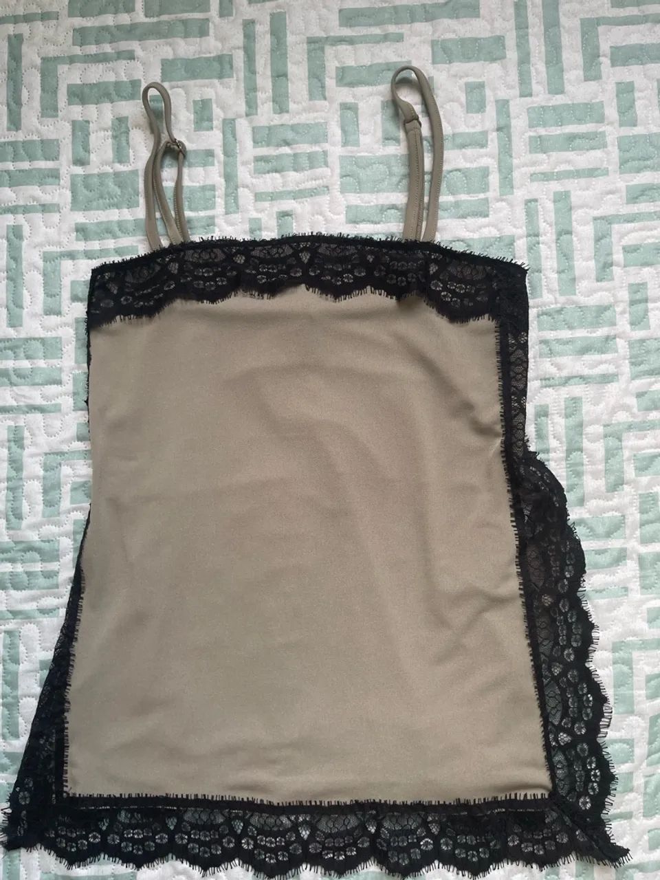 Blusa de alça com renda 