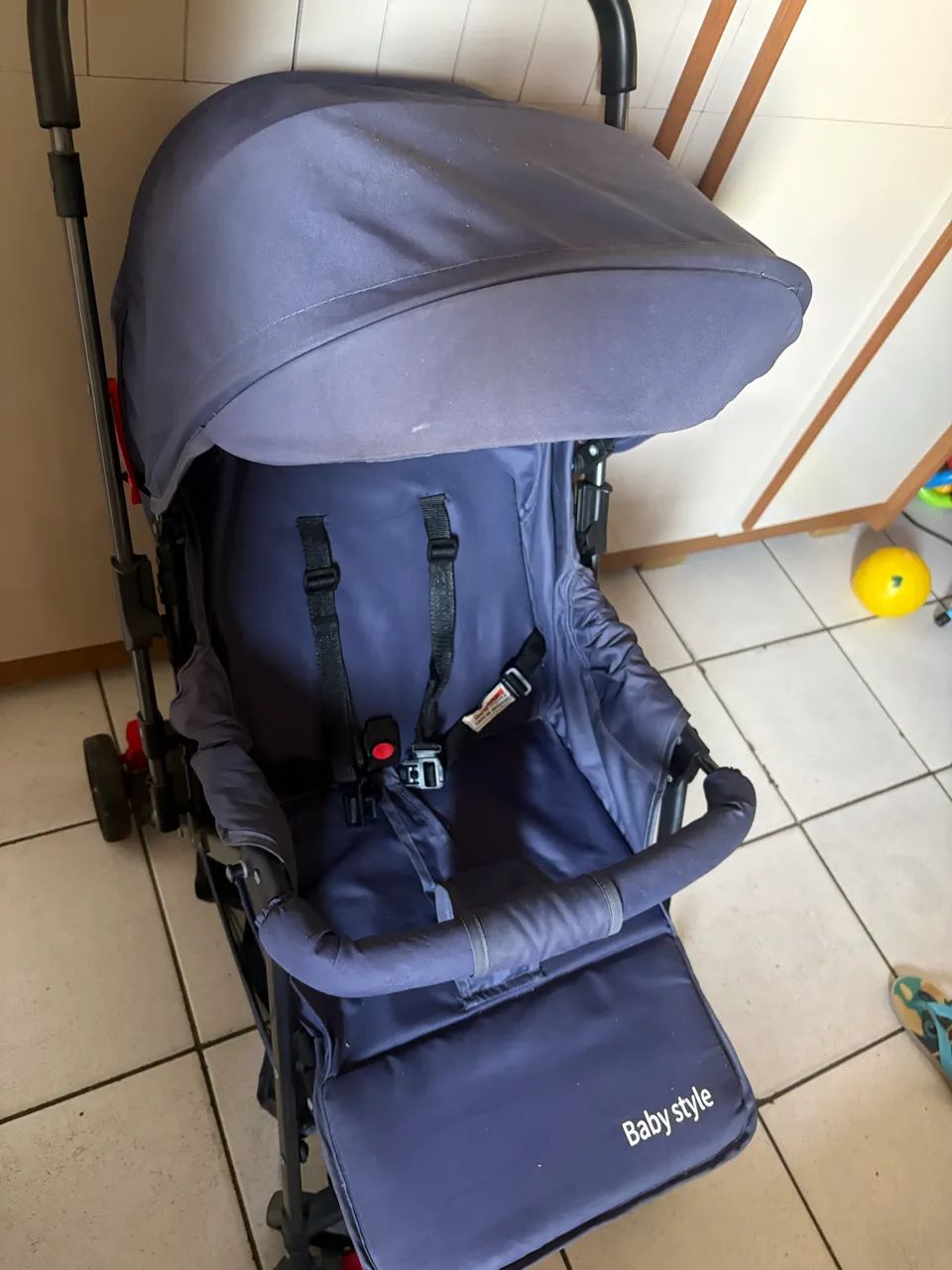 Vendo carrinho de bebê reversível  - Foto 2
