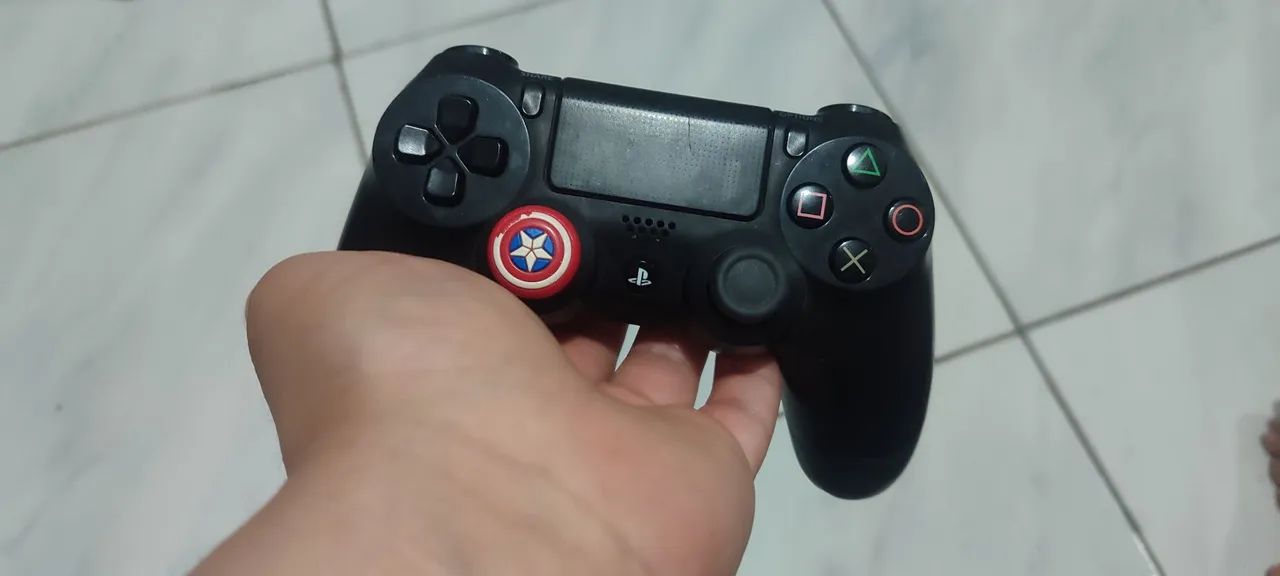 Vendo controle de PS4 original.