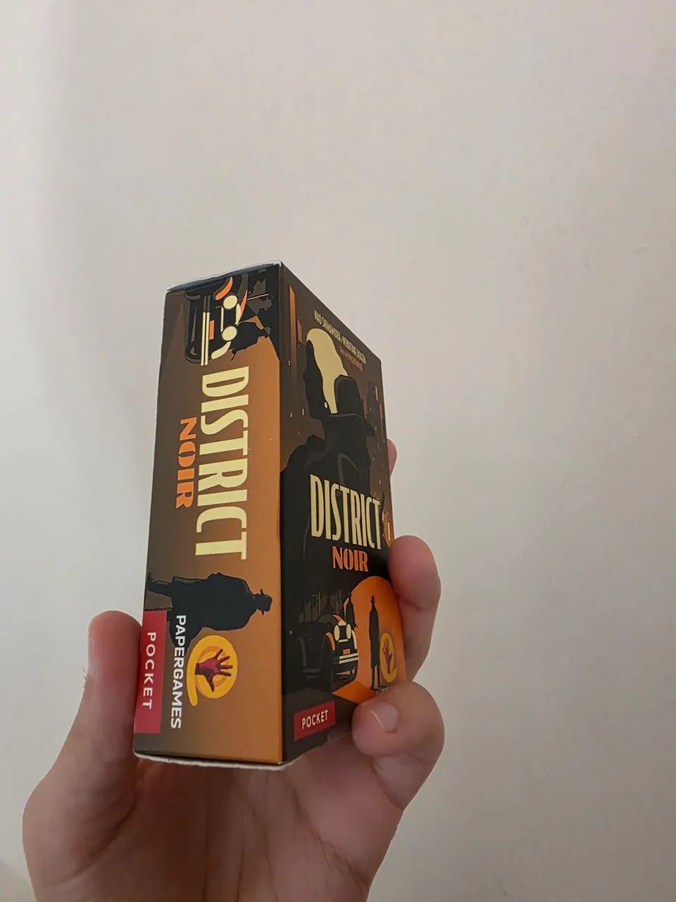 District Noir - Jogo de Cartas / Tabuleiro - PaperGames - Foto 2